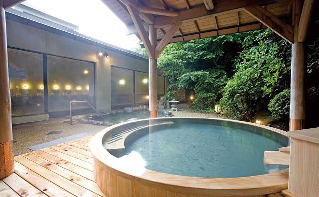 湯本富士屋ホテル　湯処「早雲」女性用露天風呂のイメージ
