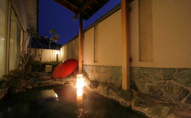 松本美ケ原温泉　旅館　ホテルニューことぶき　大浴場の露天風呂