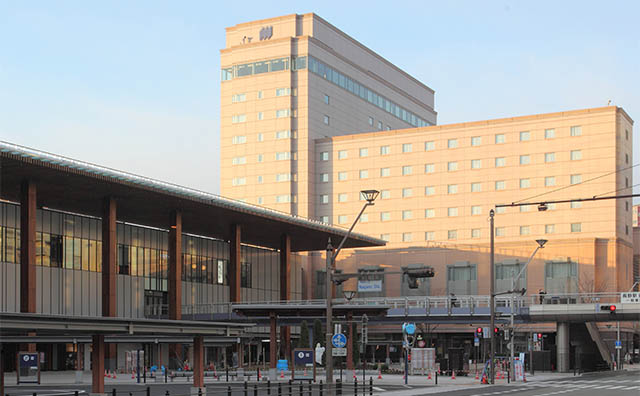 ホテルメトロポリタン長野と駅ビル　外観