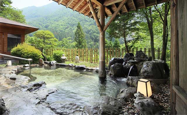 【老神温泉】吟松亭あわしま　露天風呂華厳の滝