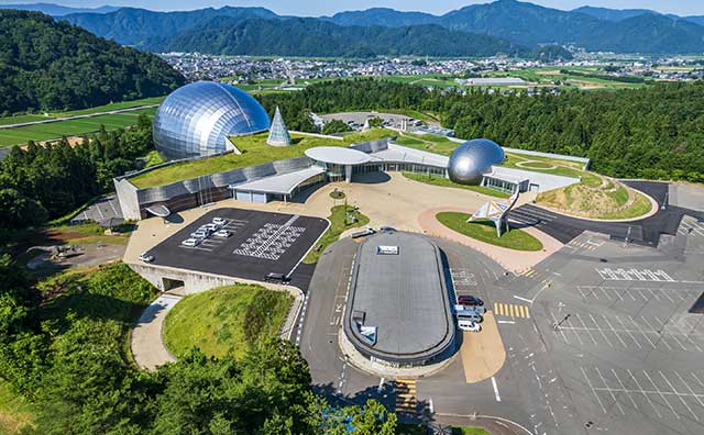 福井県立恐竜博物館 提供：博物館　外観