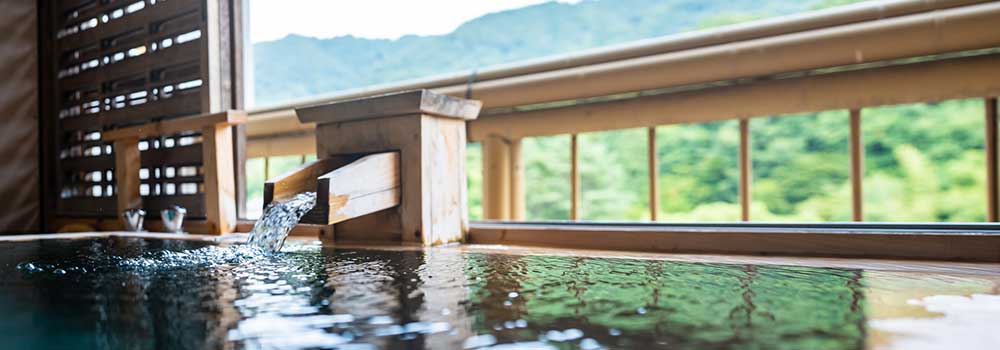 温泉旅行の服装ガイド！季節・年齢別のコーデや準備ポイントを紹介