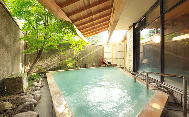 日光中禅寺湖温泉  ホテル花庵 露天風呂