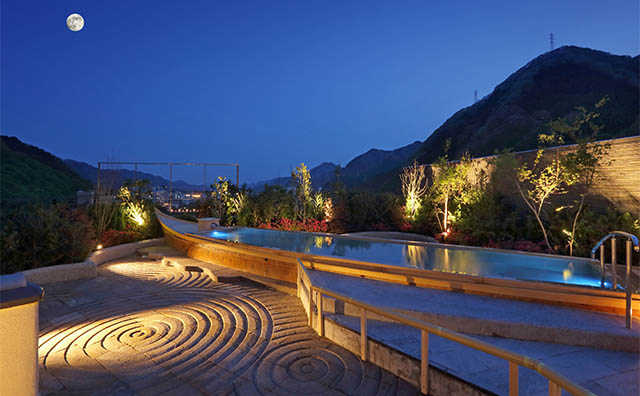 鬼怒川温泉あさや 空中庭園露天風呂南側 夜