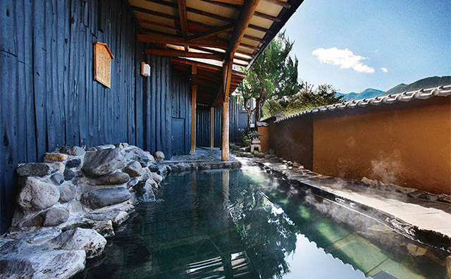 一茶のこみち　美湯の宿　露天風呂（岩の湯・昼）