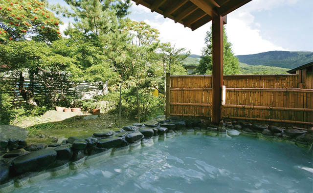 五感の湯つるや　露天風呂