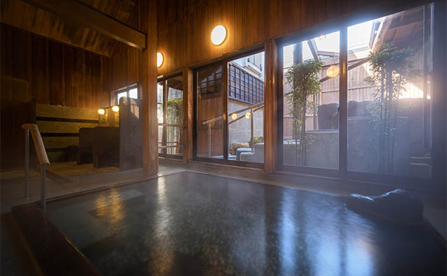 山形座 瀧波　女性用大浴場の一例