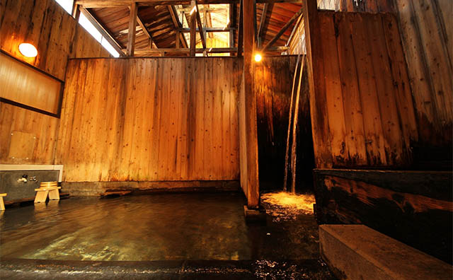 白布温泉　東屋　滝風呂