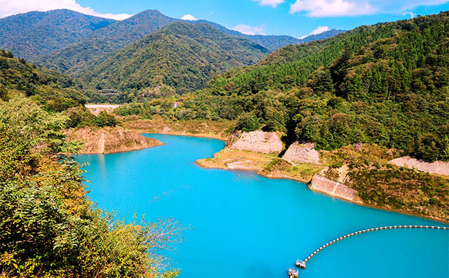 奥四万湖（展望台からの眺め）