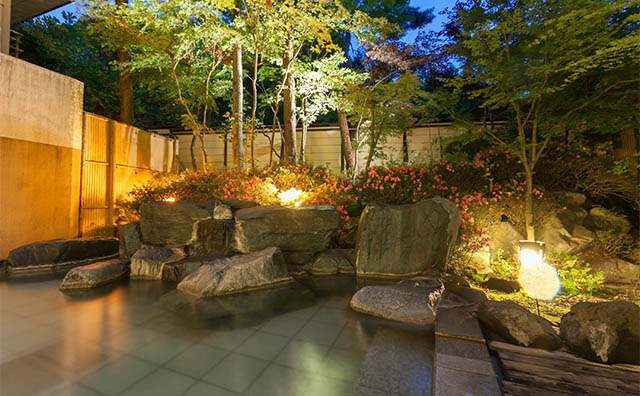 四万グランドホテル　岩船の湯　露天風呂