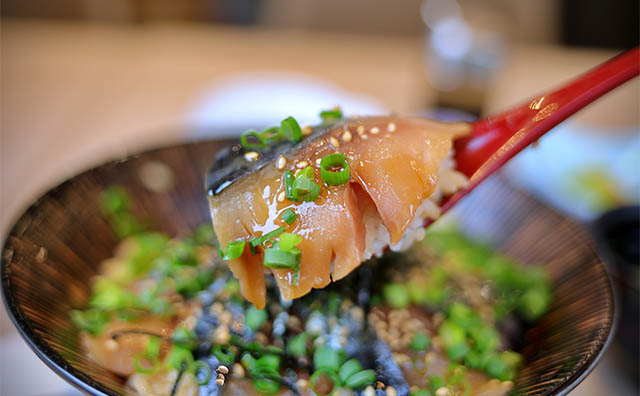 八戸前沖銀サバのトロ漬け丼