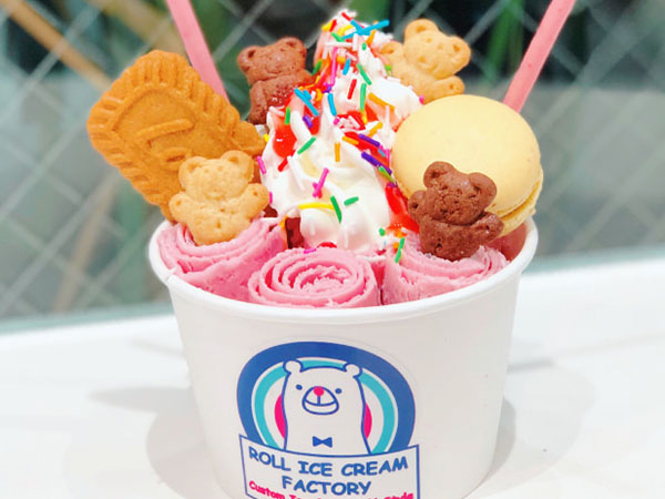 話題のロールアイスクリームも!インスタ映え120%の東京スイーツ食べ歩きのイメージ