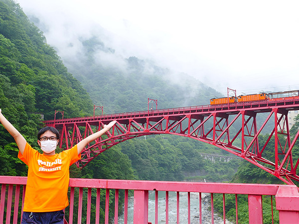 黒部峡谷トロッコ電車で開放感を味わい、宇奈月温泉でとろける富山の旅