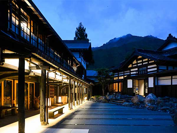 「ryugon（龍言）」新潟の古民家宿に宿泊。雪国を感じる食と街並みのイメージ
