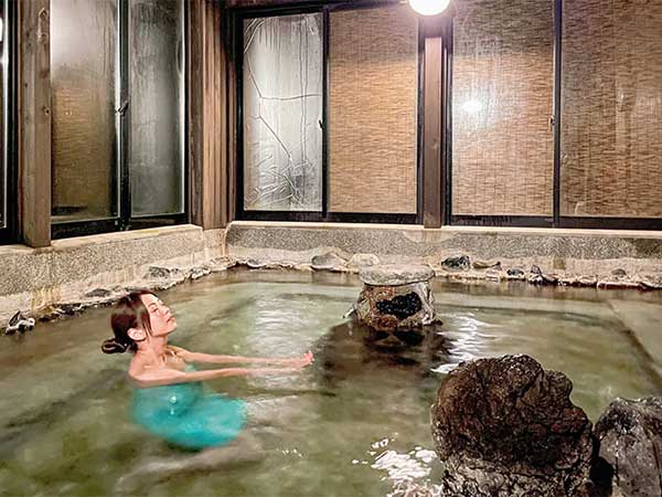 秘湯「栃尾又温泉 自在館」へひとり旅。プチ湯治で体と心を癒やす
