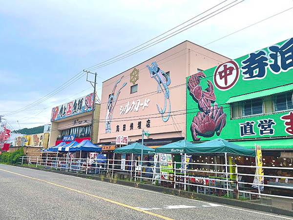 寺泊魚の市場通りで食べ歩き。グルメも観光も楽しむ新潟の旅