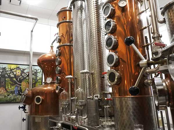 「モホドリ蒸溜研究所」青森県発アップルブランデーの工場見学へ