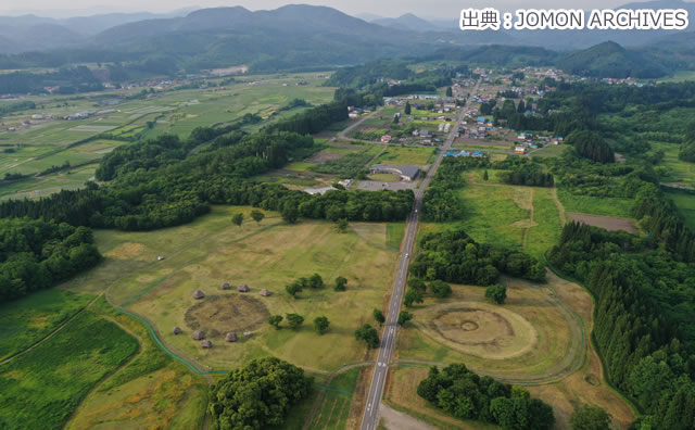 大湯環状列石　全景 / 出典：JOMON ARCHIVES