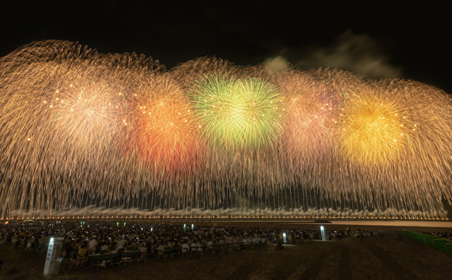 ぎおん柏崎まつり海の大花火大会の花火 のイメージ