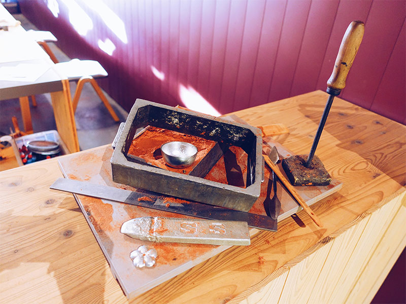 能作で製作体験＆工場見学。「高岡鋳物の町」を観光する富山の旅